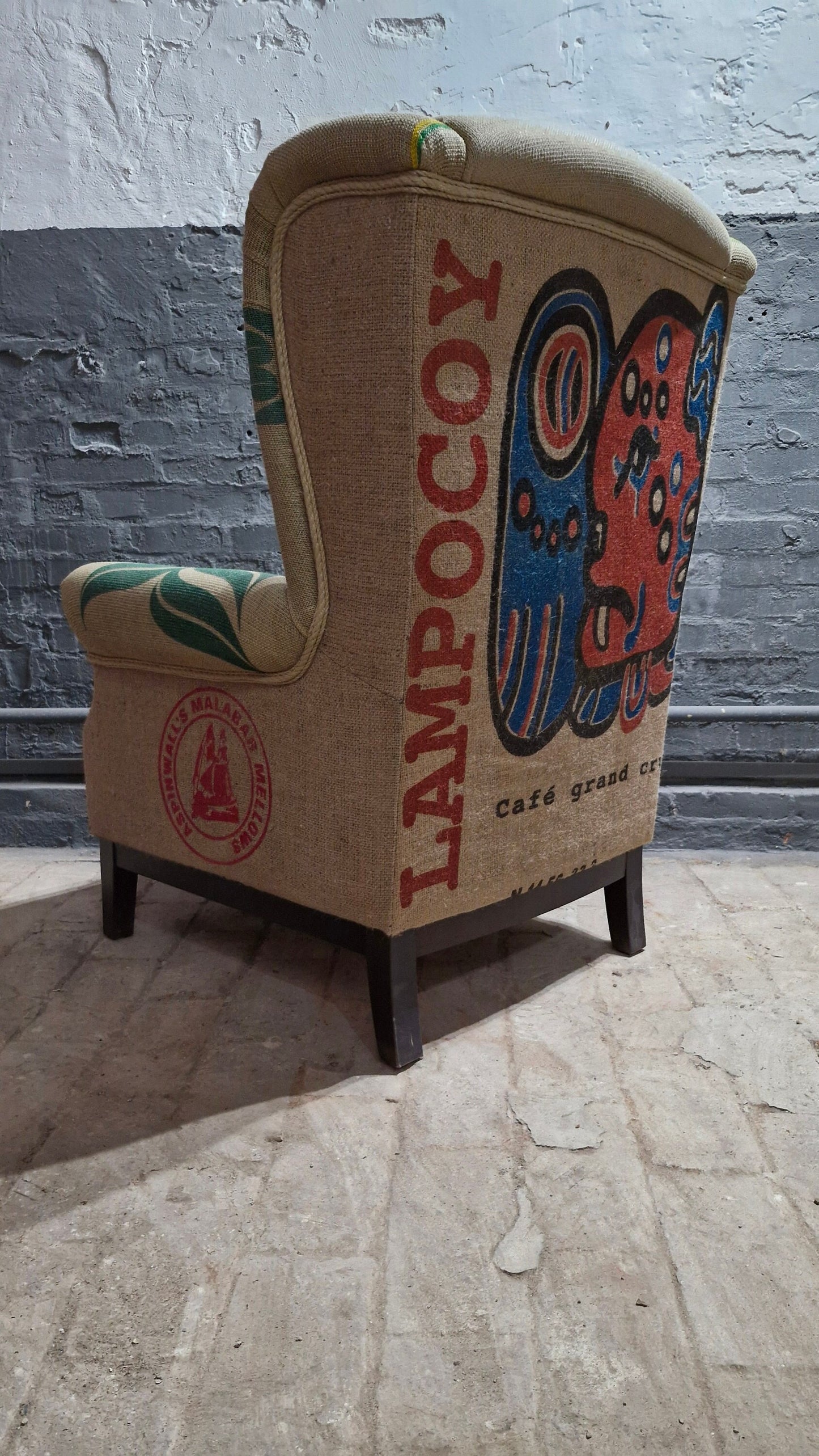 Nachhaltiger Vintage Sessel aus recycelten Kaffeesäcken - Teil der" Sostinible Lampocoy Collection" von CAFFAHHAUS